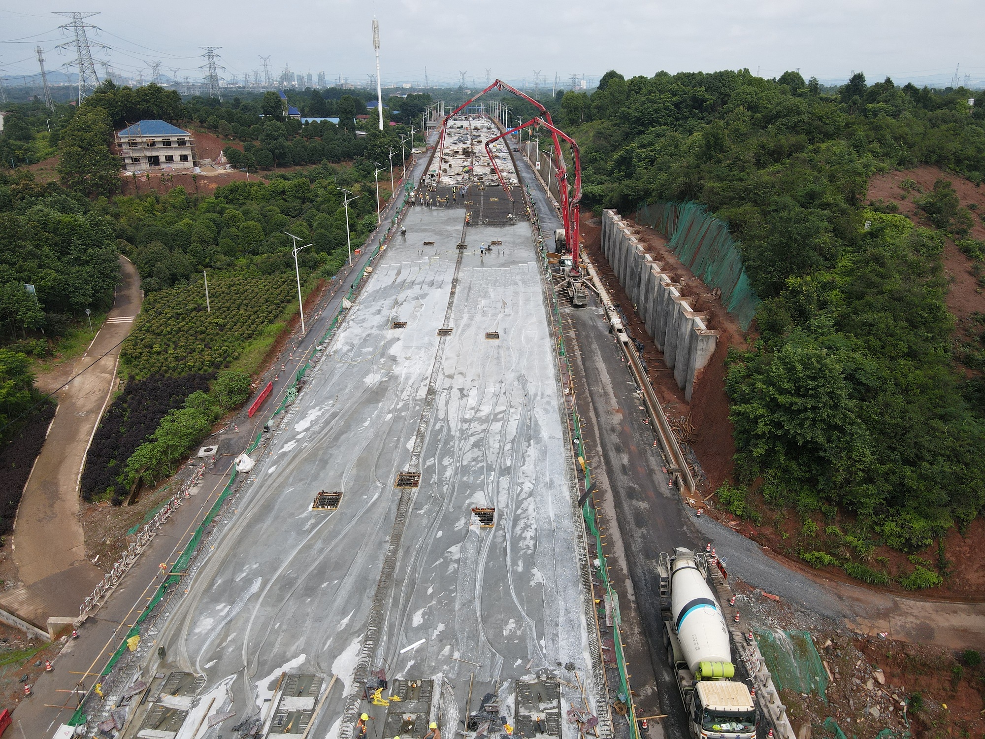 Y325橋現澆箱梁澆筑現場.jpg
