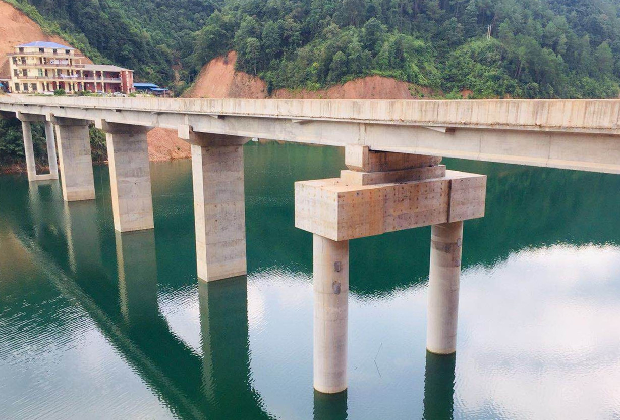 上梅口大橋完成搶險(xiǎn)_副本.jpg