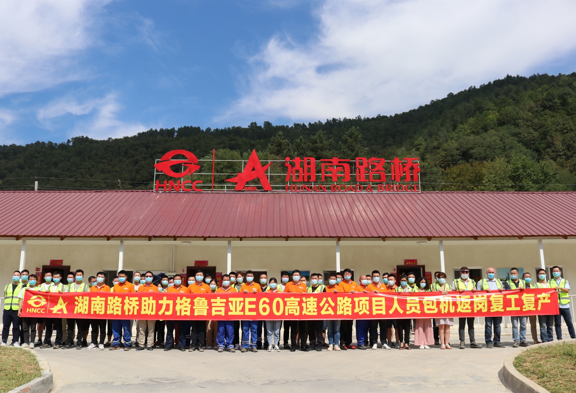 先鋒隊結束隔離奔赴工作崗位.jpg