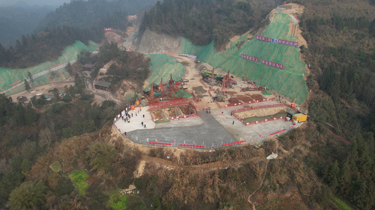 洞庭溪大橋北塔樁基順利開鉆.jpg